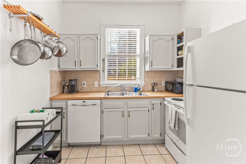 Image 10 of property listing at 317 E Anderson Street, Savannah, GA 31401