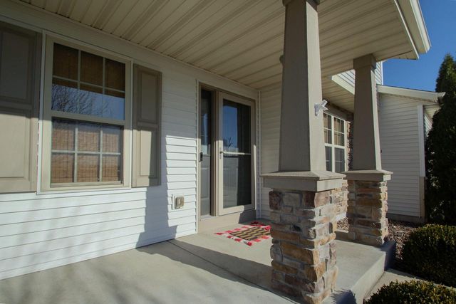 N8202 Pritchard Farm ROAD, Ixonia, WI 53036