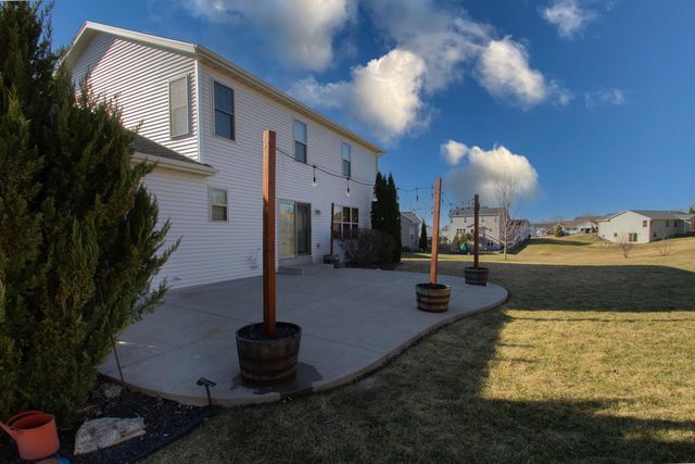 N8202 Pritchard Farm ROAD, Ixonia, WI 53036