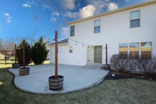 N8202 Pritchard Farm ROAD, Ixonia, WI 53036