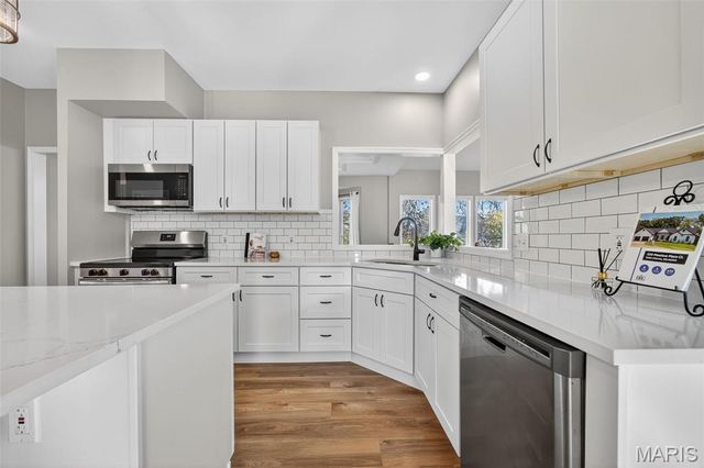 320 Meadow Place Court, St Charles, MO 63303