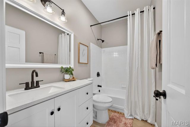 320 Meadow Place Court, St Charles, MO 63303