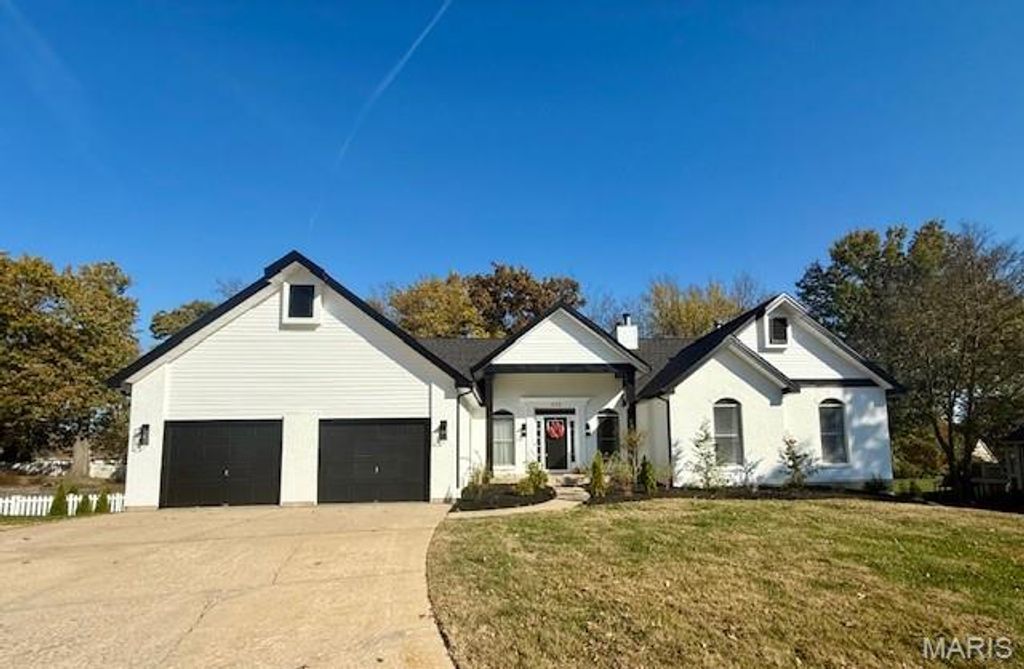 320 Meadow Place Court, St Charles, MO 63303