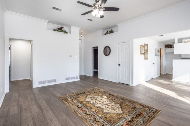 1716 Windsor Drive, Gainesville, TX 76240