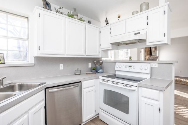 1716 Windsor Drive, Gainesville, TX 76240