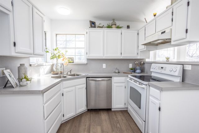 1716 Windsor Drive, Gainesville, TX 76240