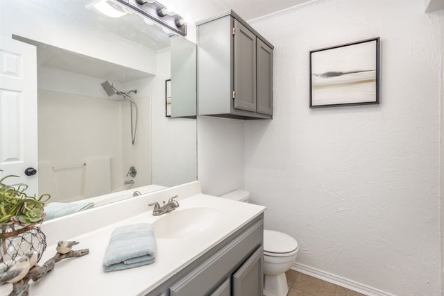 1716 Windsor Drive, Gainesville, TX 76240