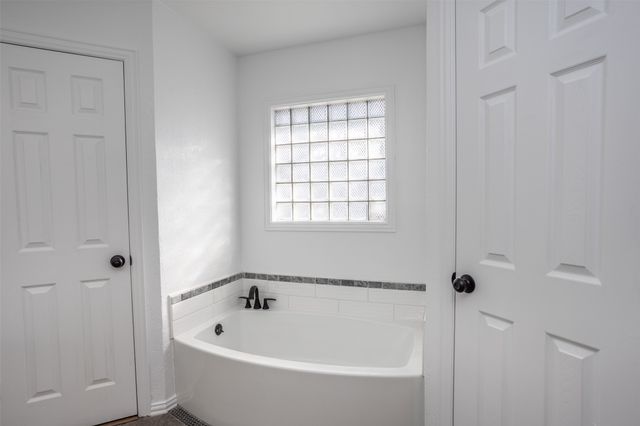 1716 Windsor Drive, Gainesville, TX 76240