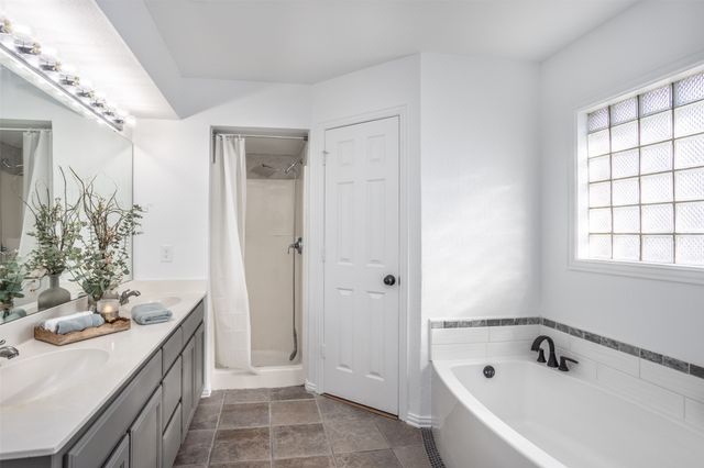 1716 Windsor Drive, Gainesville, TX 76240