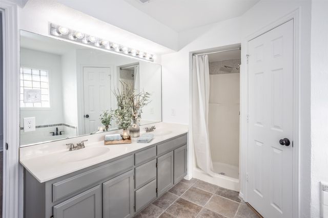 1716 Windsor Drive, Gainesville, TX 76240