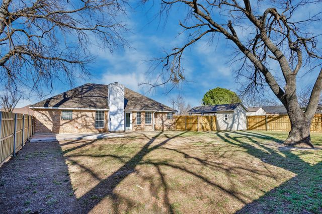 1716 Windsor Drive, Gainesville, TX 76240