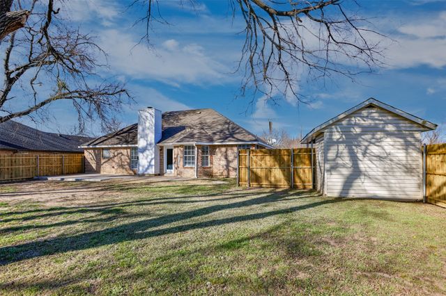 1716 Windsor Drive, Gainesville, TX 76240