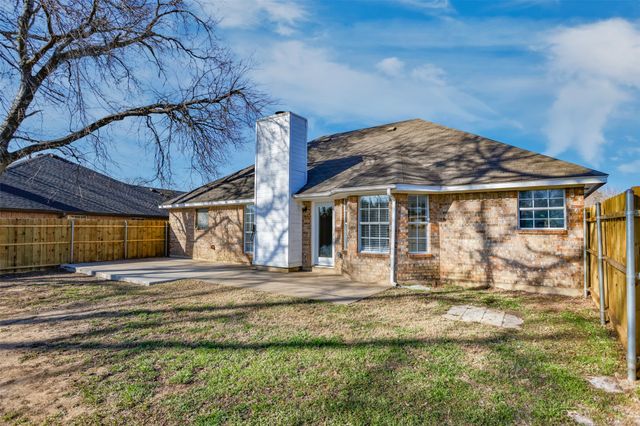 1716 Windsor Drive, Gainesville, TX 76240