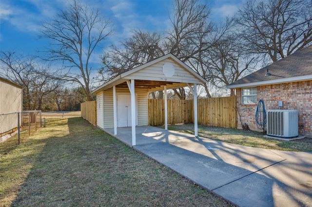1716 Windsor Drive, Gainesville, TX 76240
