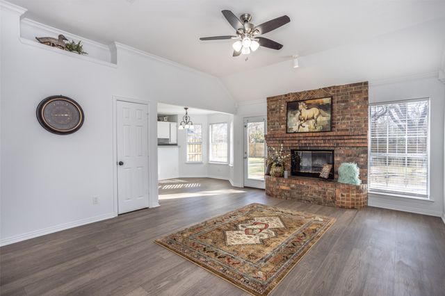 1716 Windsor Drive, Gainesville, TX 76240