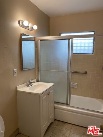 1552 Brockton Avenue 4, Los Angeles, CA 90025