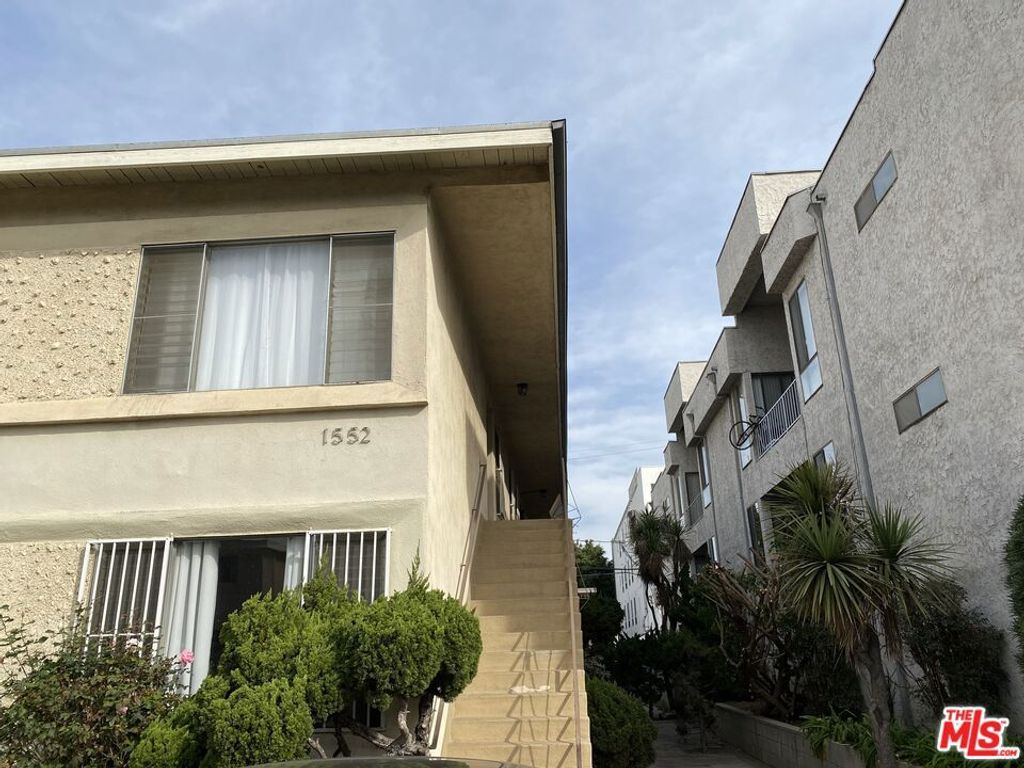 1552 Brockton Avenue 4, Los Angeles, CA 90025
