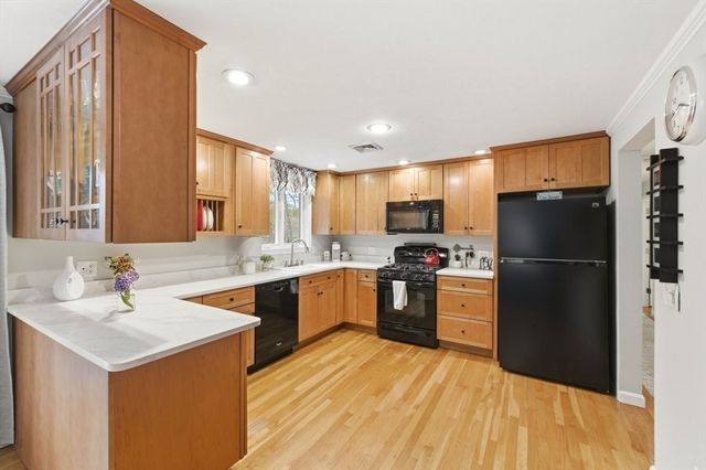 11 Sunrise Road, Foxboro, MA 02035