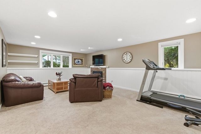 11 Sunrise Road, Foxboro, MA 02035