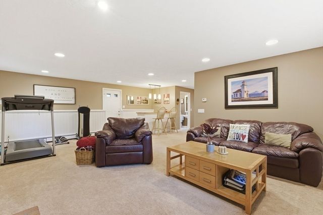 11 Sunrise Road, Foxboro, MA 02035