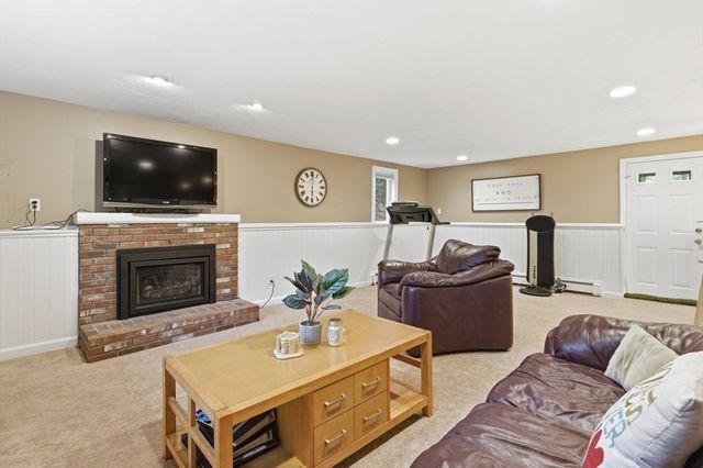 11 Sunrise Road, Foxboro, MA 02035