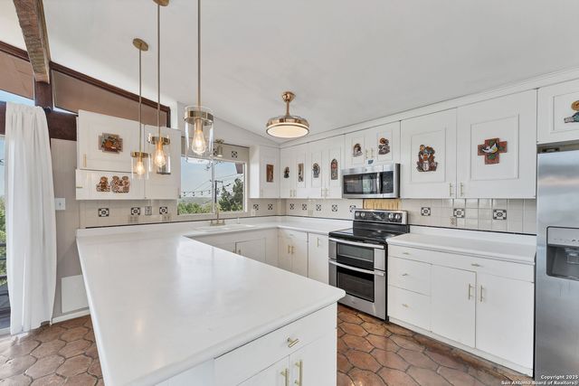 667 Fredericksburg, New Braunfels, TX 78130