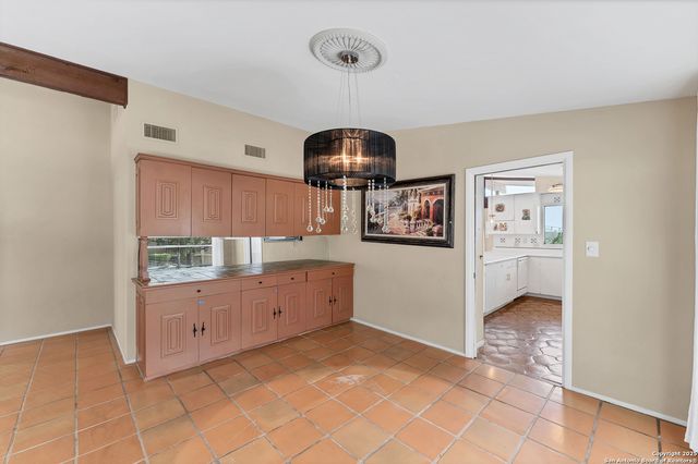 667 Fredericksburg, New Braunfels, TX 78130