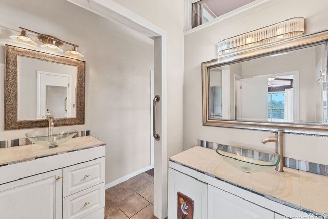 667 Fredericksburg, New Braunfels, TX 78130