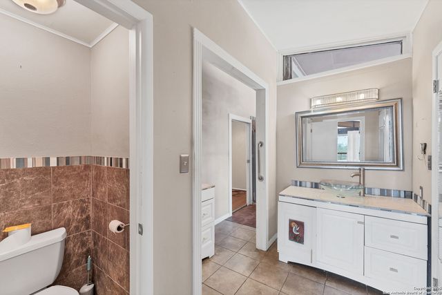 667 Fredericksburg, New Braunfels, TX 78130