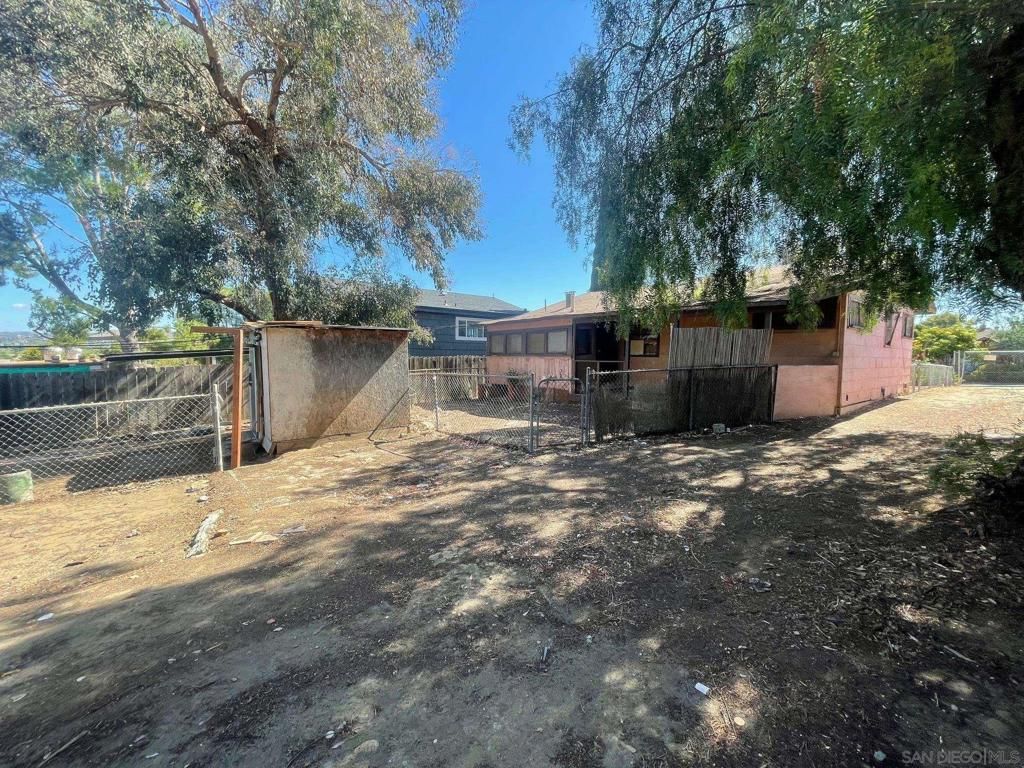 Image 2 of property listing at 8574 Atlas View, Santee, CA 92071