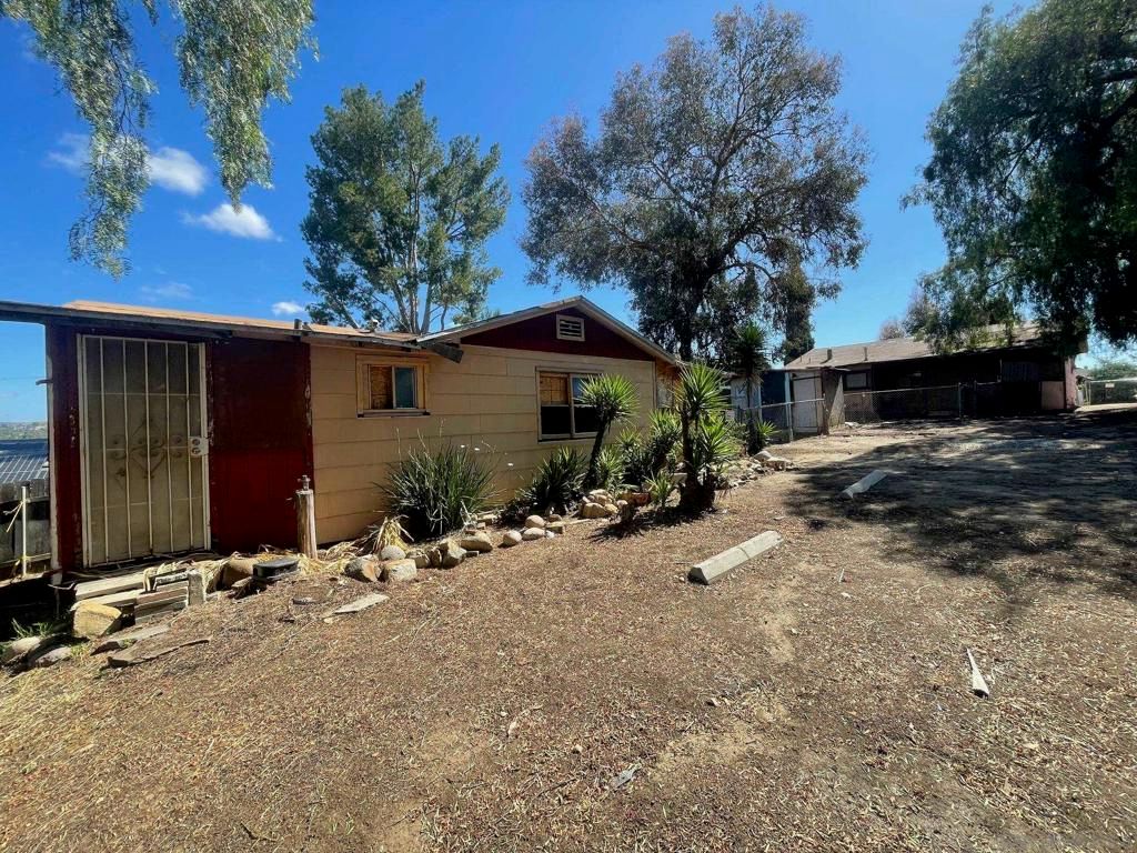 Image 3 of property listing at 8574 Atlas View, Santee, CA 92071