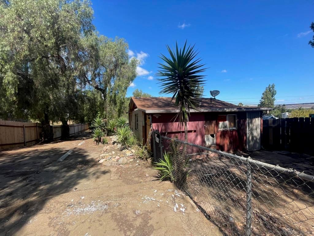 Image 5 of property listing at 8574 Atlas View, Santee, CA 92071