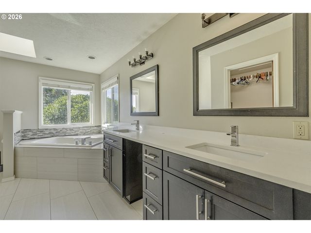 1747 Ne 54TH Ct, Hillsboro, OR 97124