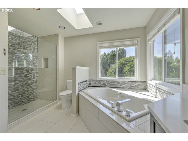 1747 Ne 54TH Ct, Hillsboro, OR 97124