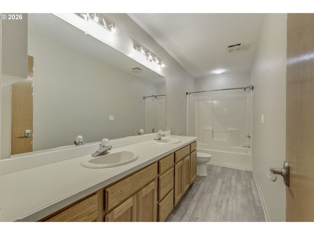 1747 Ne 54TH Ct, Hillsboro, OR 97124