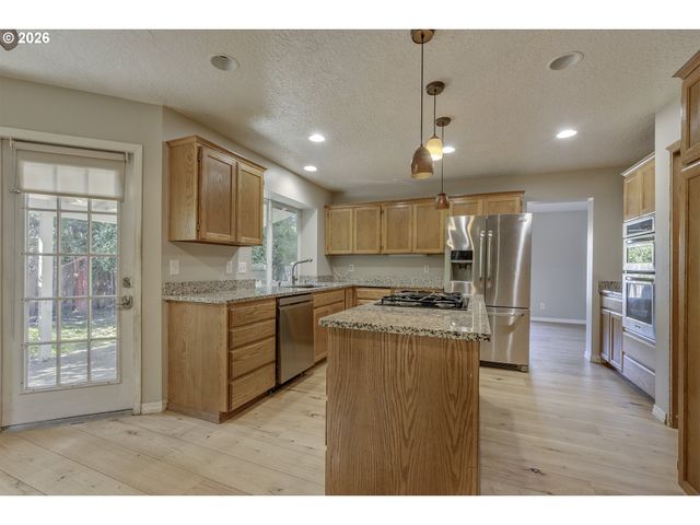 1747 Ne 54TH Ct, Hillsboro, OR 97124