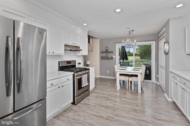 9 AUTUMN LN, Burlington, NJ 08016