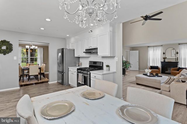 9 AUTUMN LN, Burlington, NJ 08016