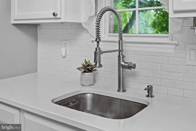 9 AUTUMN LN, Burlington, NJ 08016