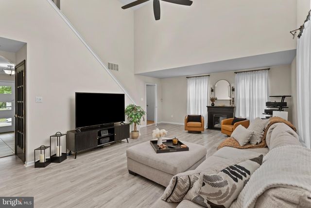 9 AUTUMN LN, Burlington, NJ 08016