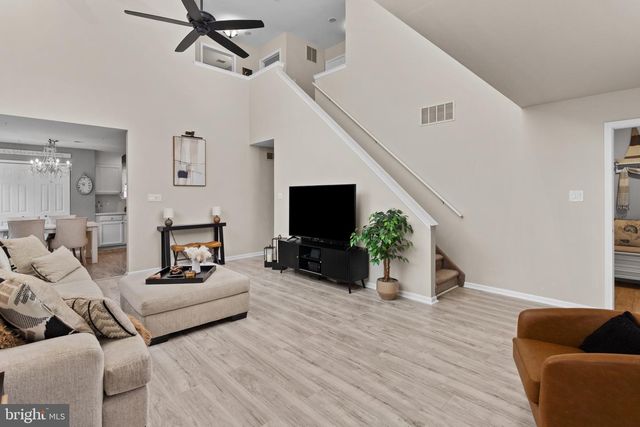 9 AUTUMN LN, Burlington, NJ 08016