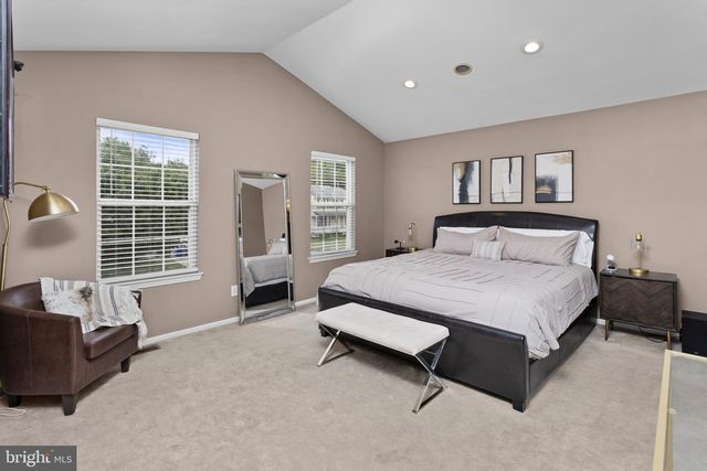 9 AUTUMN LN, Burlington, NJ 08016