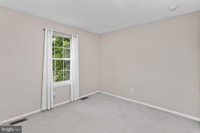 9 AUTUMN LN, Burlington, NJ 08016