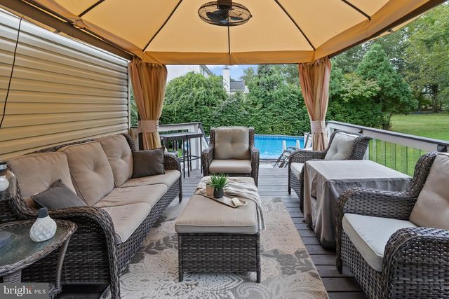9 AUTUMN LN, Burlington, NJ 08016