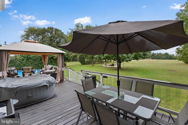9 AUTUMN LN, Burlington, NJ 08016