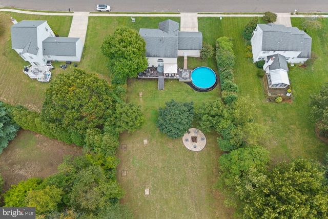 9 AUTUMN LN, Burlington, NJ 08016