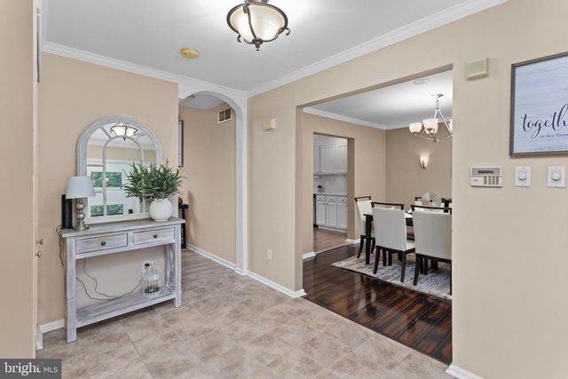 9 AUTUMN LN, Burlington, NJ 08016