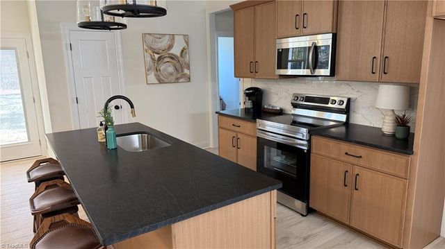 512 Carolina Avenue, Yadkinville, NC 27055