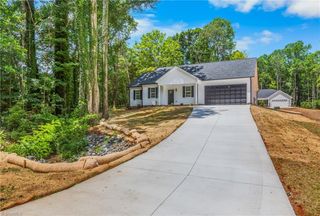 512 Carolina Avenue, Yadkinville, NC 27055