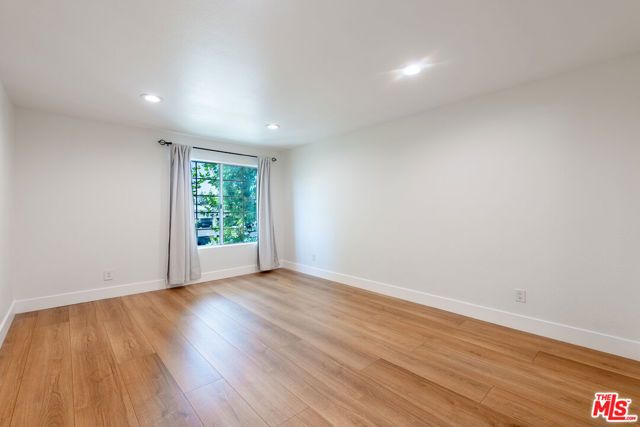 5500 Owensmouth Avenue 328, Woodland Hills (los Angeles), CA 91367